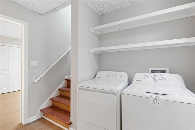 Building Photo - 3418 Rose Arbor Ct