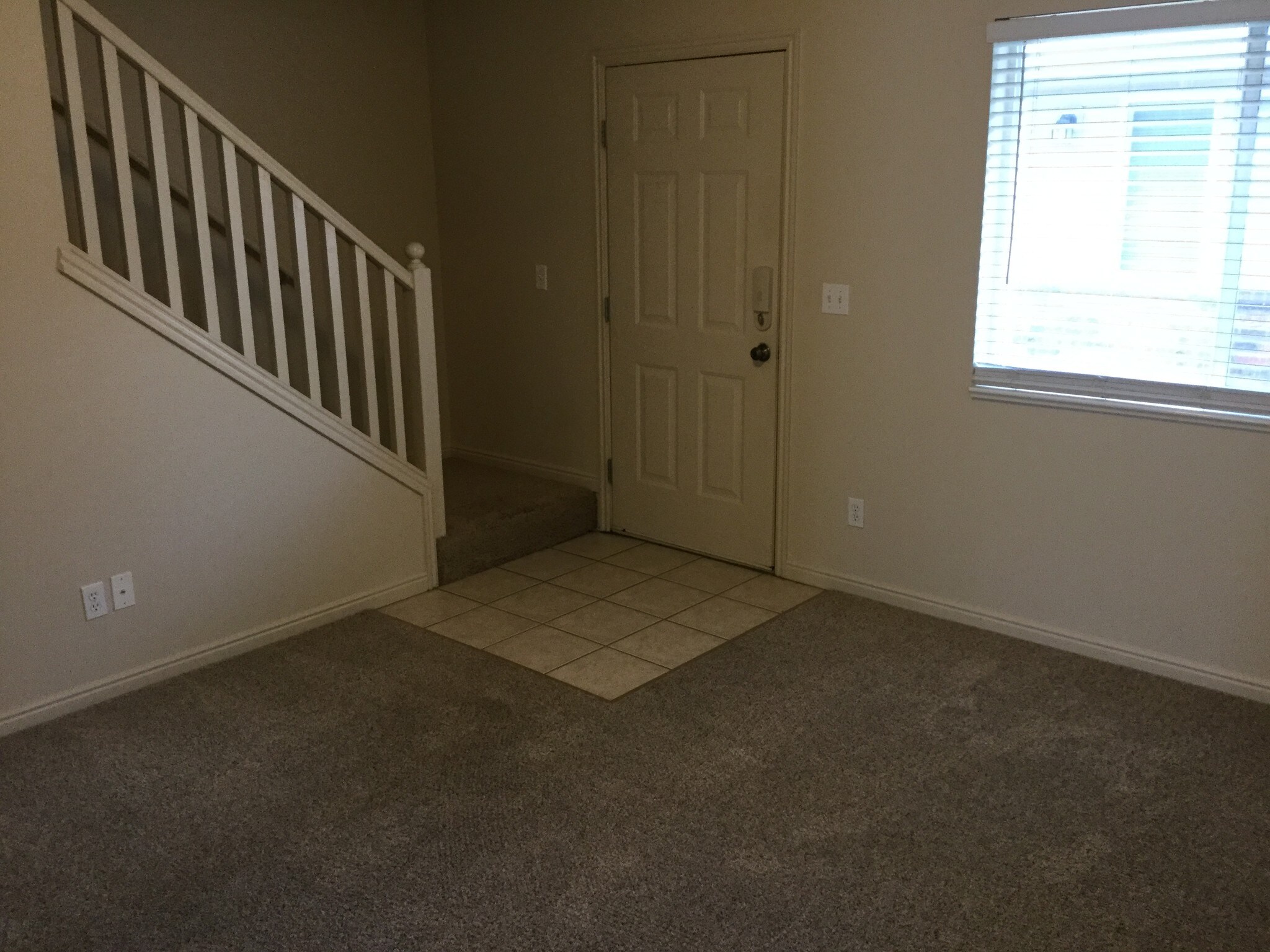 Front entry - 509 Raven Way