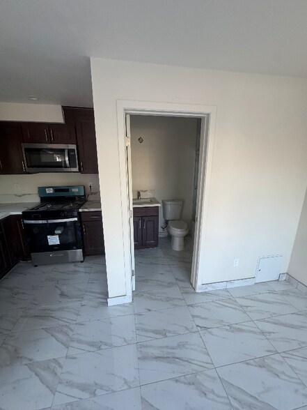 Building Photo - 1193 N Ardmore Ave