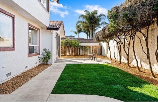 Building Photo - 351 Madrone Pl