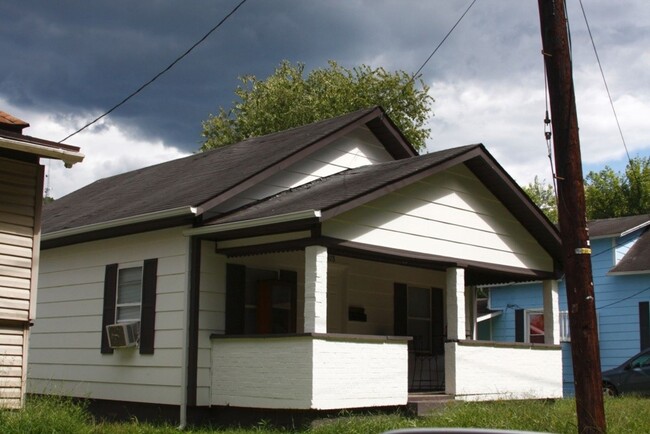 Primary Photo - 3 bedroom House in Huntington, WV