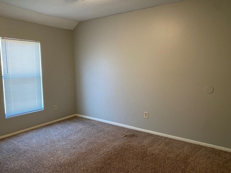 Building Photo - 25 Rossfield Cv