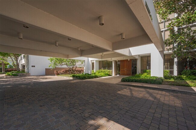 Building Photo - 5001 Woodway Dr