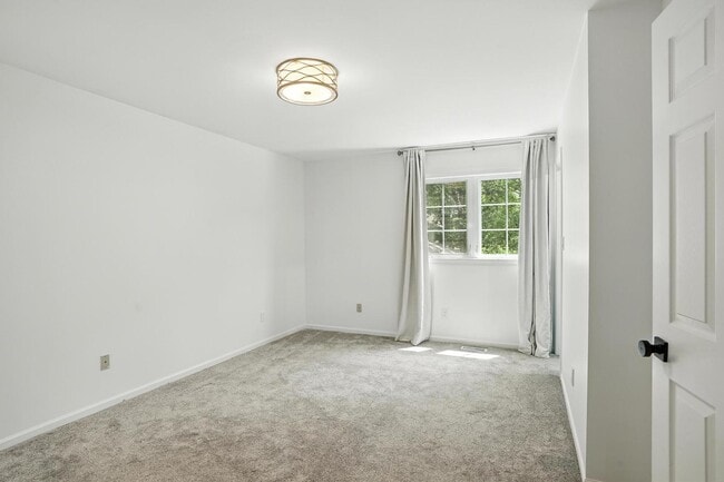 Building Photo - 22 Summerhill Dr