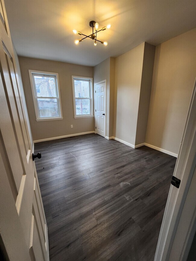 Building Photo - 23 Bayview Ave