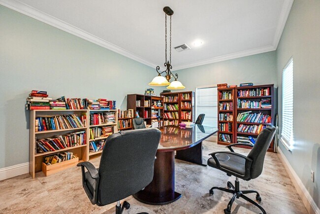 Building Photo - 6279 Bay Club Dr