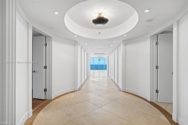 Building Photo - 4 br, 5.5 bath Condo - 18911 Collins Ave A...