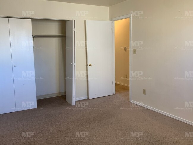 Building Photo - 1719 Banyan Dr