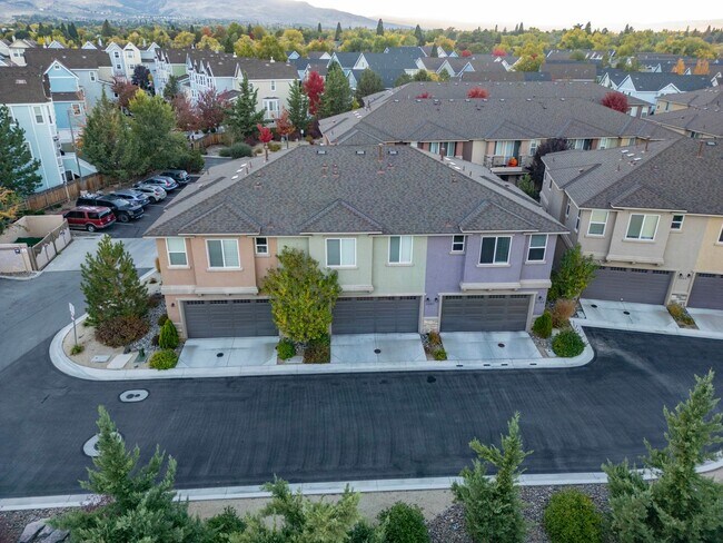 Building Photo - Great Townhome For Rent!