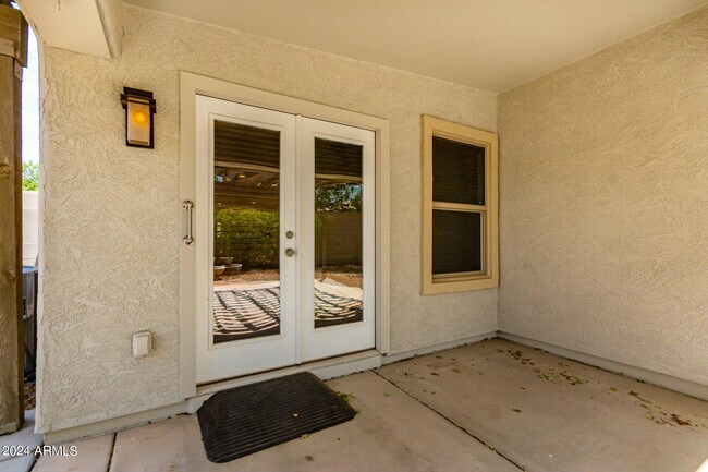 Building Photo - 10847 W Avenida Del Rey