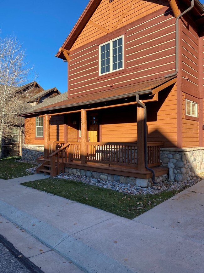 Building Photo - Beautiful house in Lakota Canyon Ranch