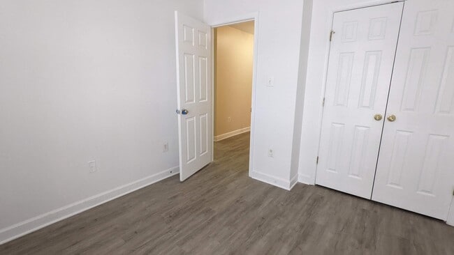 Building Photo - 829 Gallows Ct