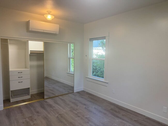 Building Photo - Charming Historic Home for Rent in Downtow...