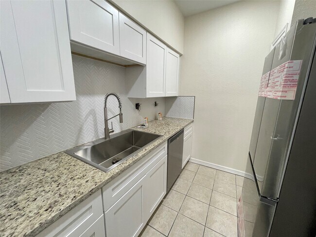 Building Photo - 640 Wilcrest Dr