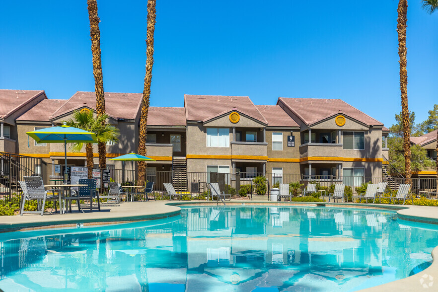 Refreshing Swimming Pool - 20 Fifty One