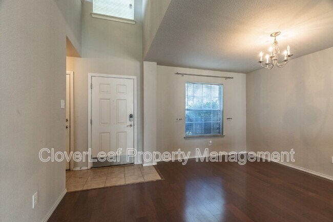 Building Photo - 104 Rattlesnake Way