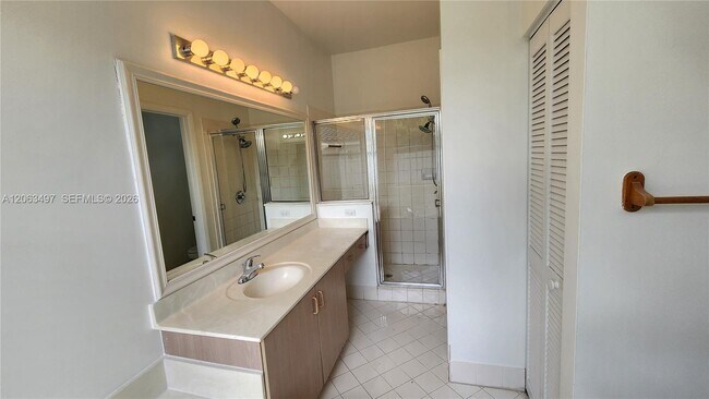 Building Photo - 924 Falling Water Rd
