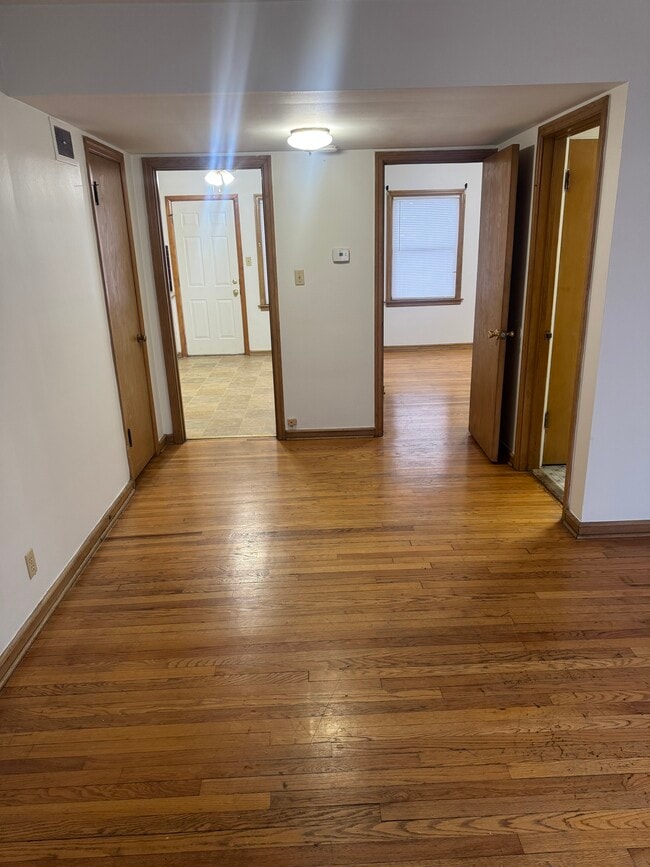 Building Photo - 6643 W Lisbon Ave