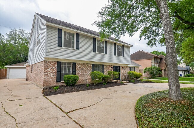 Building Photo - 2019 Briarlee Dr