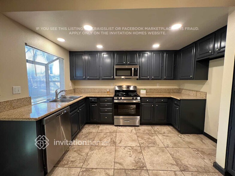 Building Photo - 3019 Chablis Ave