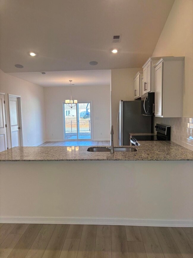 Building Photo - 372 Acorn St