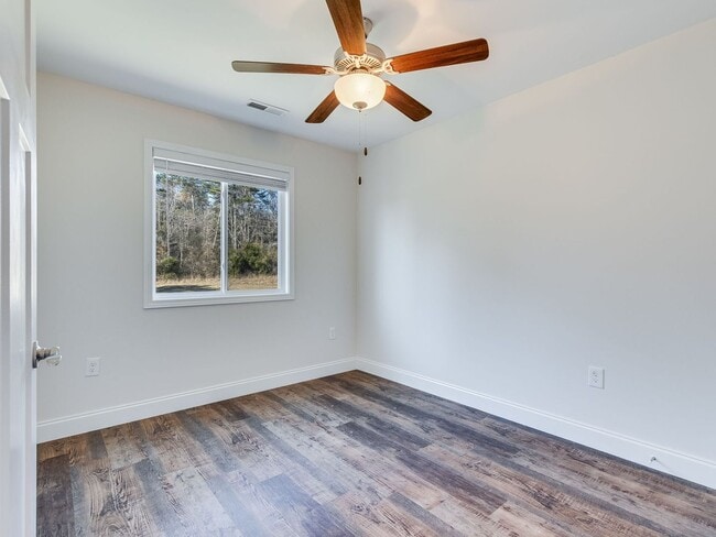 Building Photo - 3 2.5 BR Townhome
