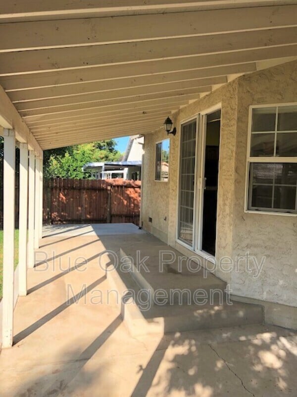 Building Photo - 2158 Robailey Dr