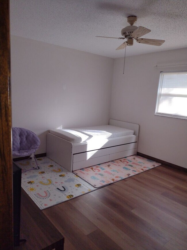 Building Photo - 3 - 2 in Fruitland Park