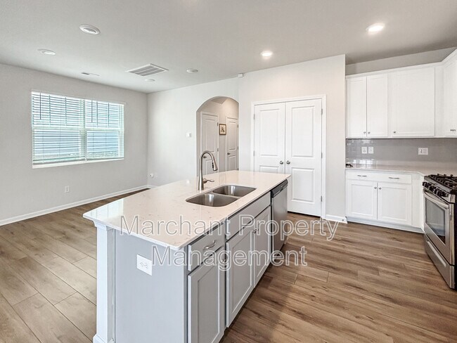 Building Photo - 324 E Compass Wy