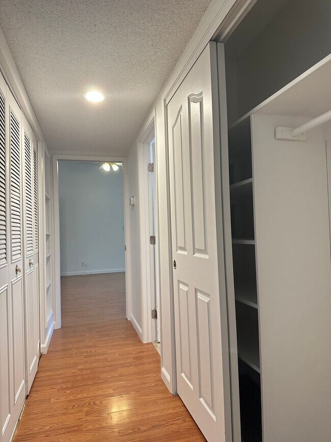 Building Photo - Two Bedroom in Great Location!