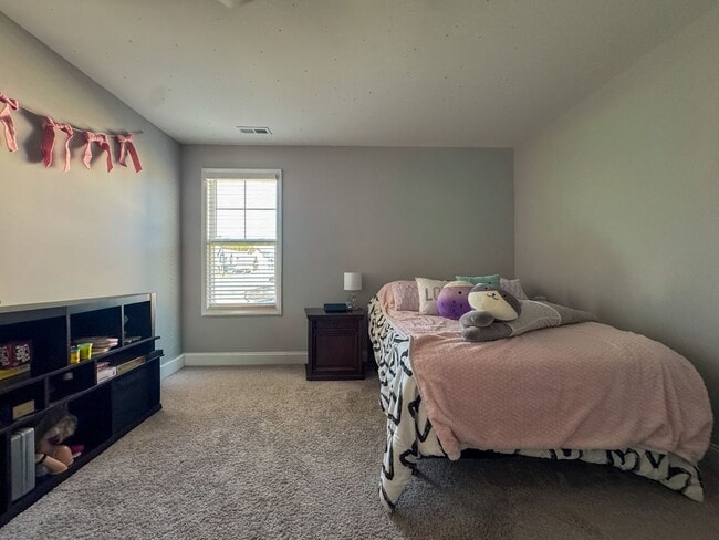 Building Photo - Spacious 4 Bed 3 Bed Home in Pine Forest School District