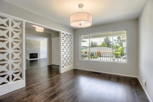 Building Photo - Charming San Mateo Home in a Quiet Countryside Neighborhood