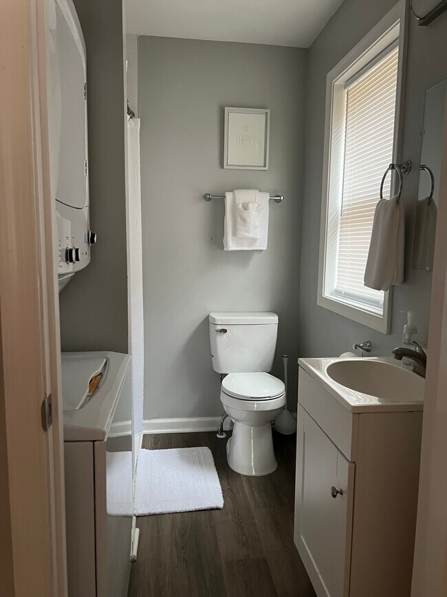 Building Photo - 1719 Blair St