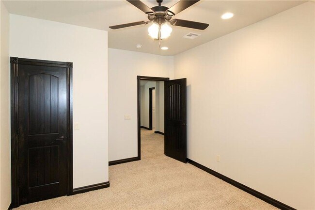 Building Photo - 4001 Sam Gordon Dr