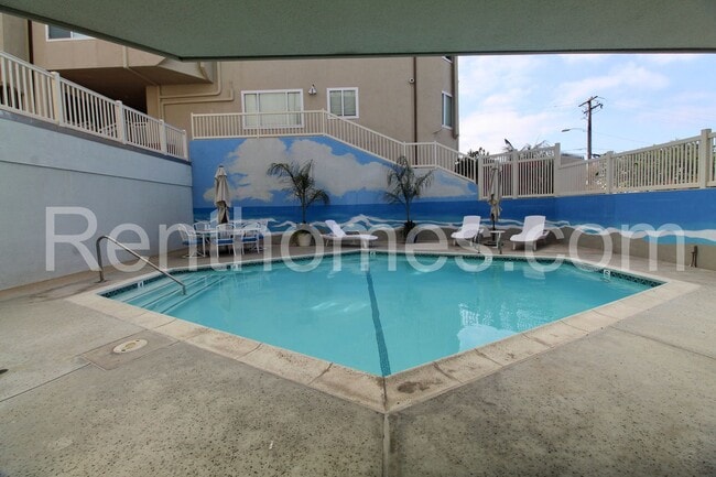 Building Photo - La Jolla, 5383 Chelsea St #104, Beautiful Ocean Views, Controlled Access Building and Parking!