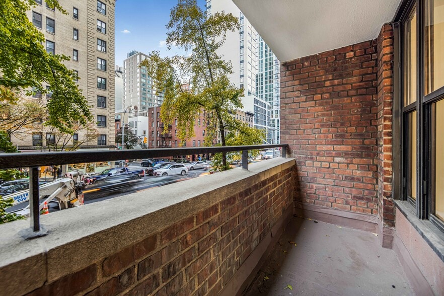 Building Photo - 137 E 38th St