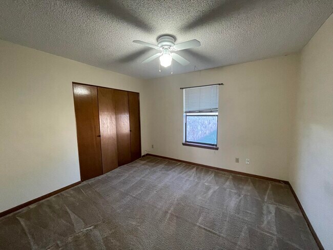 Building Photo - 6511 Amposta Dr