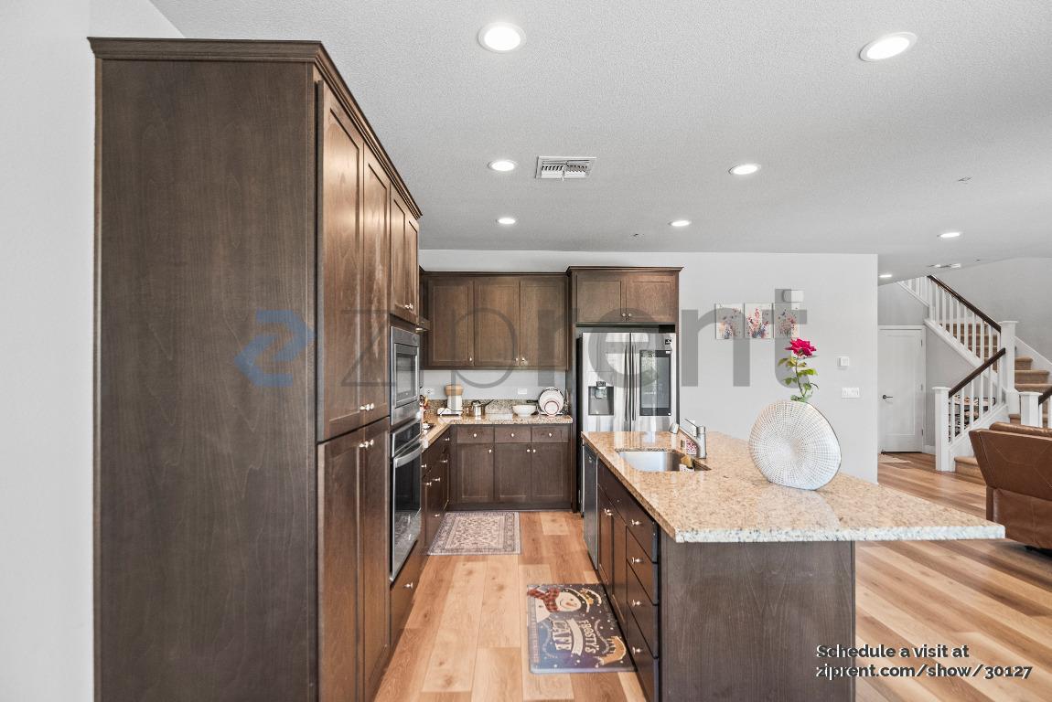 Building Photo - 272 Hopkins Ct