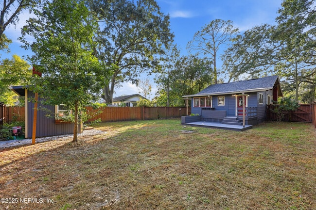 Building Photo - 1047 Cherry St