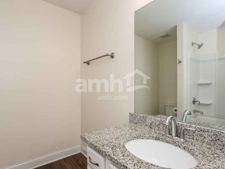 Building Photo - 422 Oscar Way