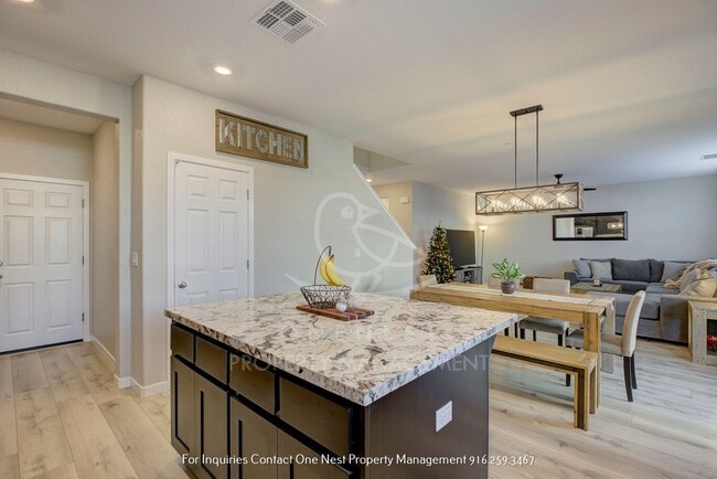 Building Photo - Stunning 4-bedroom, 3-bathroom Home in the heart of Lincoln!