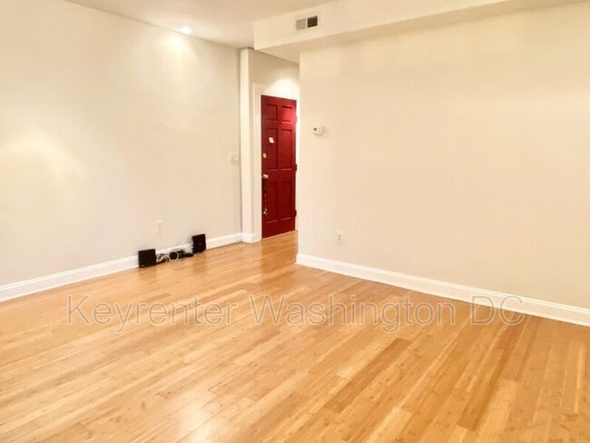 Building Photo - 1204 Holbrook St NE