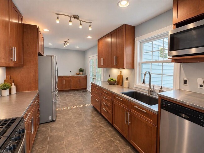 Building Photo - 410 Burleigh Ave