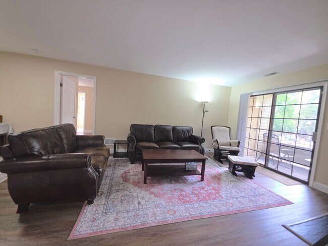 Building Photo - Rare opportunity! Furnished 2nd fl condominium boasting 2 large bedrooms, 2 full bathrooms, forma...