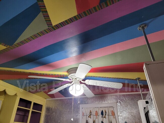 Building Photo - 1121 Elm St