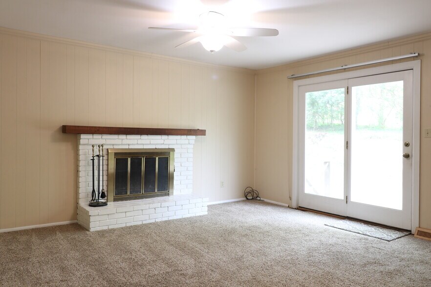 Building Photo - 235 Towercliffe Dr