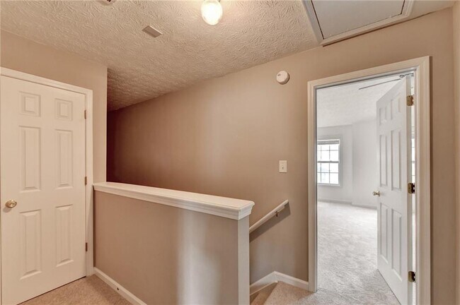 Building Photo - 3067 Kentmere Dr