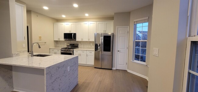 Building Photo - 13 McMartin Ct