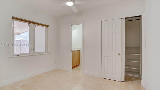 Building Photo - 500 SW 51st Ct