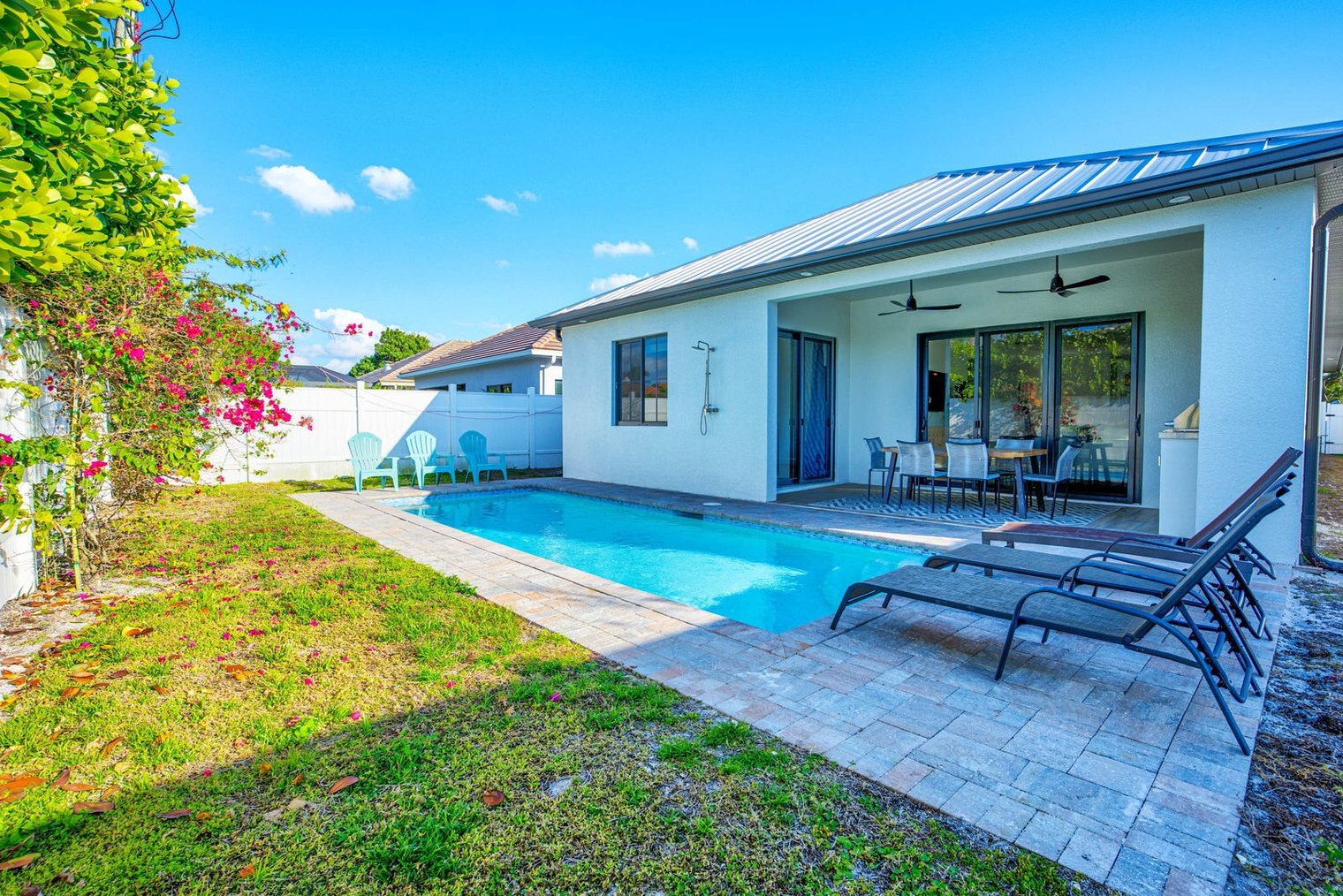 Building Photo - 685 107th Ave N